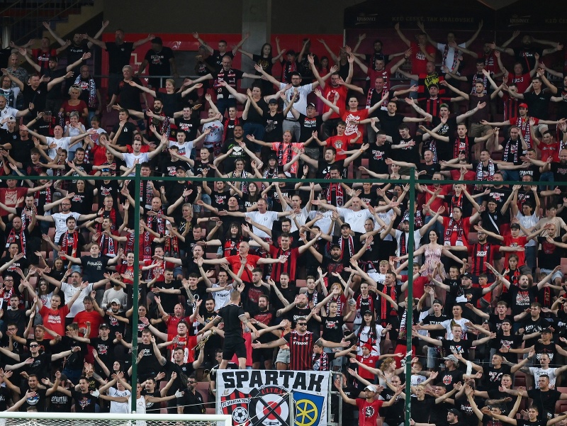 Na snímke fanúšikovia Spartaka