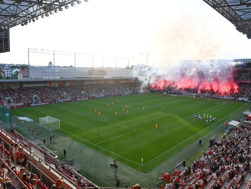 Na snímke fanúšikovia počas zápasu k oslavám storočnice Spartaka Trnava