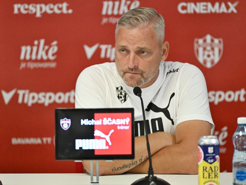 Tréner Trnavy Michal Ščasný na tlačovej konferencii