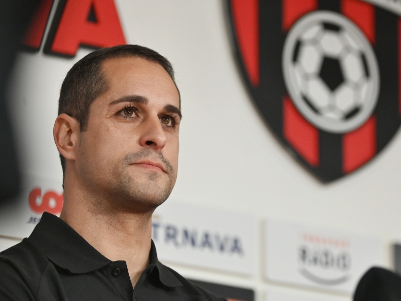Na snímke nový tréner FC Spartak Trnava Antonio Munoz zo Španielska počas tlačového brífingu pred začiatkom zimnej prípravy na jarnú časť Niké ligy