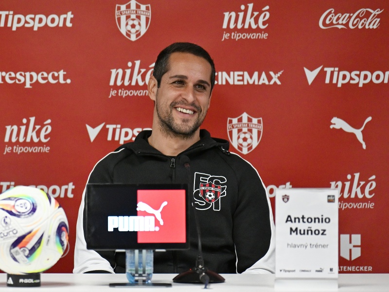 Tréner Spartaka Trnava Antonio Muňoz
