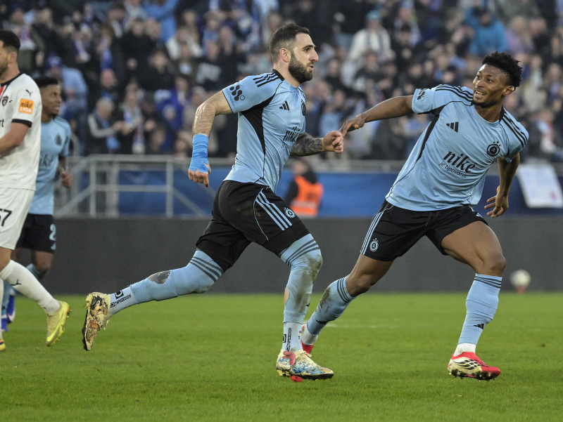 Sandro Cruz a Tigran Barseghjan, obaja z ŠK Slovan Bratislava sa tešia po góle 3-0  počas futbalového zápasu 22. kola základnej časti Niké ligy 