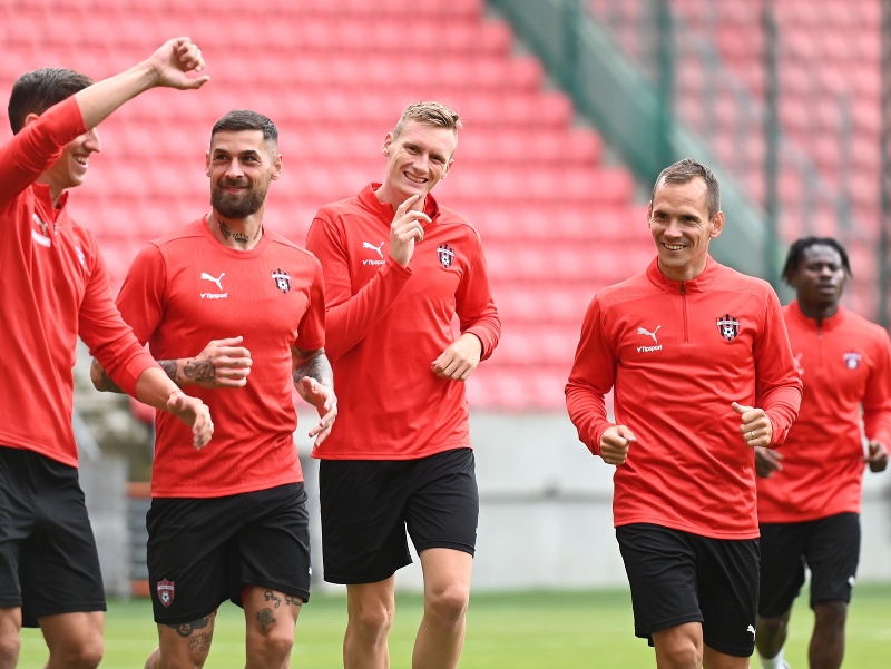 Zľava hráči Trnavy Jakub Paur, Erik Daniel, Patrick Karhan a Martin Mikovič počas prvého tréningu FC Spartak Trnava v letnej príprave pred štartom nového ročníka Niké ligy