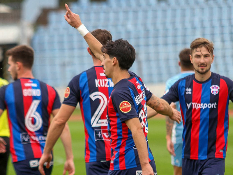 Futbalisti FC ViOn Zlaté Moravce - Vráble oslavujú gól
