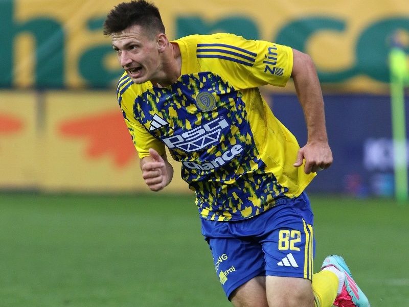 Slovenský futbalista Marián Pišoja v drese Zlína