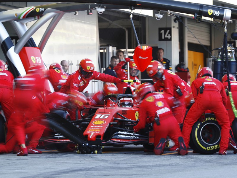 Monacký pretekár Charles Leclerc