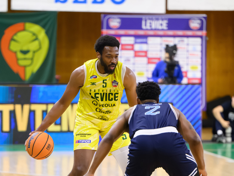 Zľava Keith Andre Wesson Jr. (Levice) a Christian Tyler James (Bratislava)