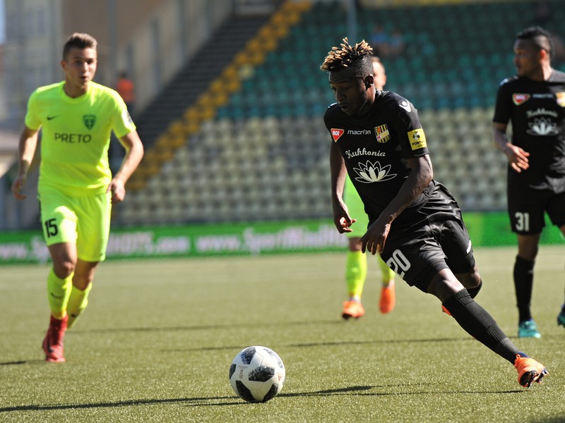 Na snímke zľava Kristián Vallo (MŠK Žilina) a Yves  Simon Pambou (FK DAC 1904 Dunajská Streda)
