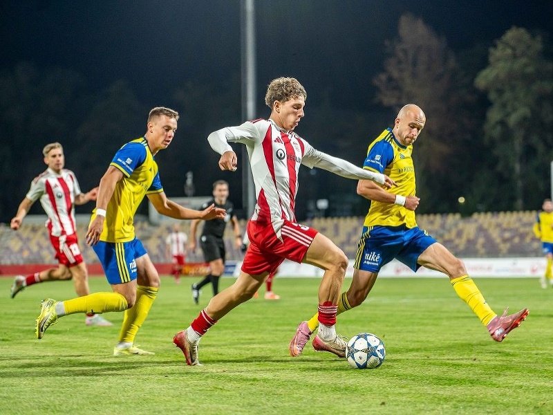 Momentka zo zápasu medzi MFK Dukla Banská Bystrica a FK Pohronie