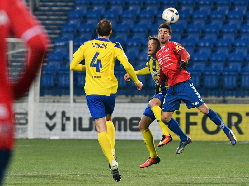 Zľava: Marin Ljubičić z FC DAC Dunajská Streda a Adrián Kopičár z FK Senica