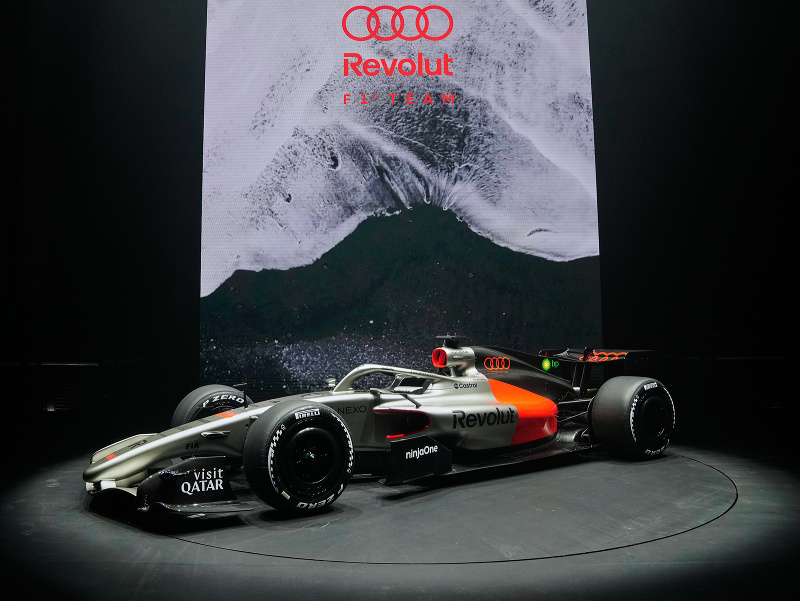Tím Audi F1 predstavil svoj nový monopost pre sezónu 2026