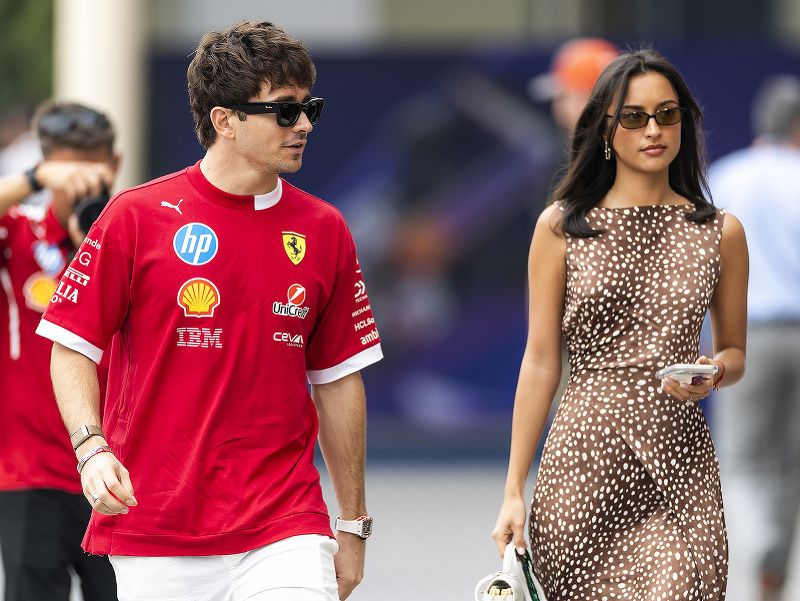 Charles Leclerc a jeho partnerka Alexandra Saint Mleux