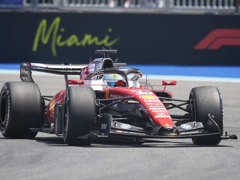 Na snímke Charles Leclerc