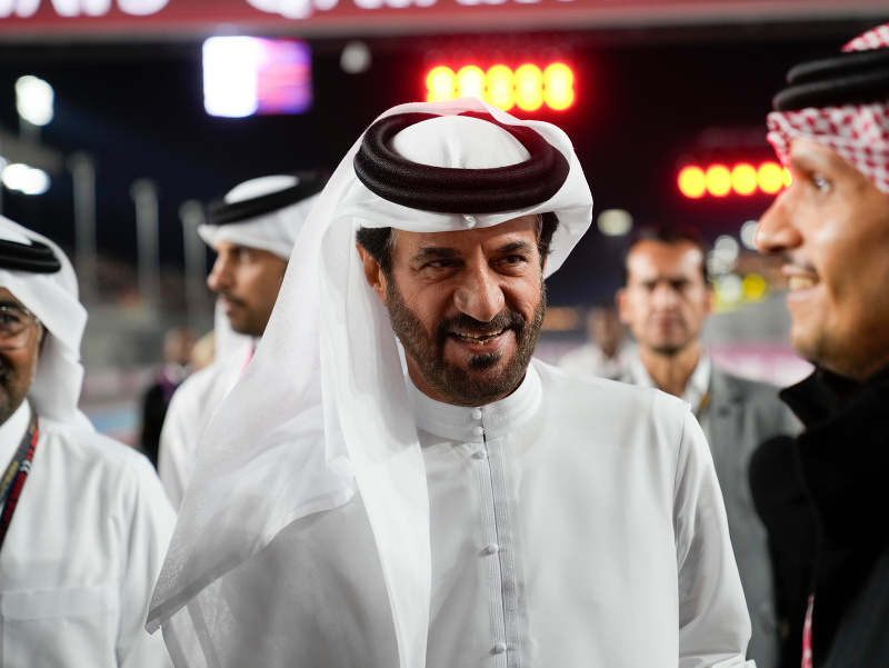 Prezident Medzinárodnej automobilovej federácie Mohammed Ben Sulayem pred Veľkou cenou Kataru na okruhu Lusail