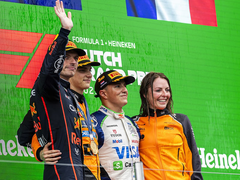 Oscar Piastri, Max Verstappen a Isack Hadjar