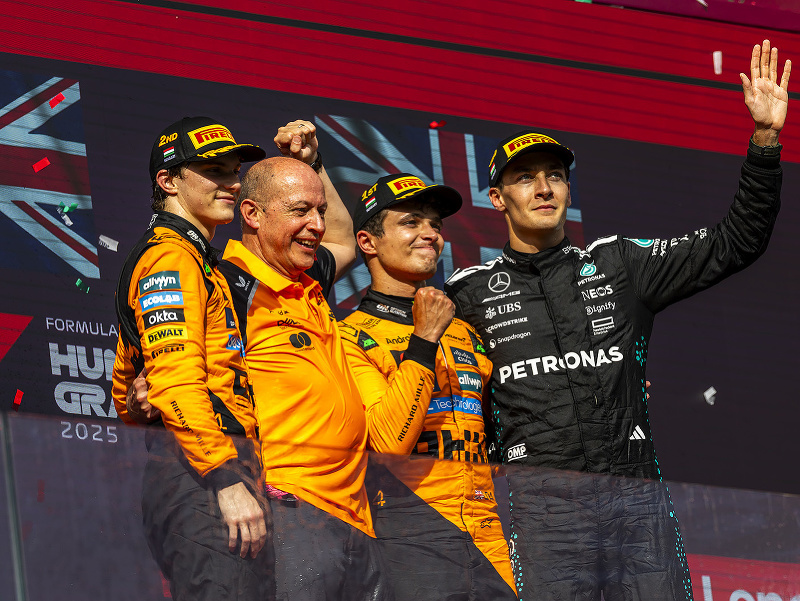 Prvá trojica na VC Maďarska - Lando Norris, Oscar Piastri a George Russell