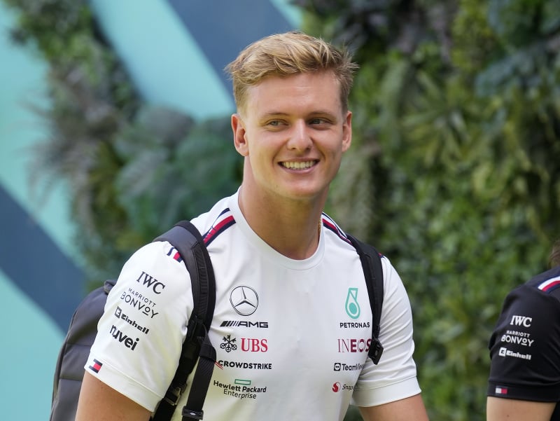 Nemecký pilot Mick Schumacher v tímových farbách Mercedesu