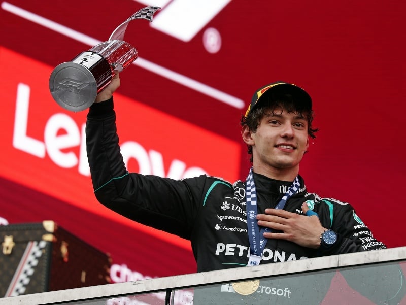Kimi Antonelli na Mercedese vyhral nedeľnú VC Kanady. 