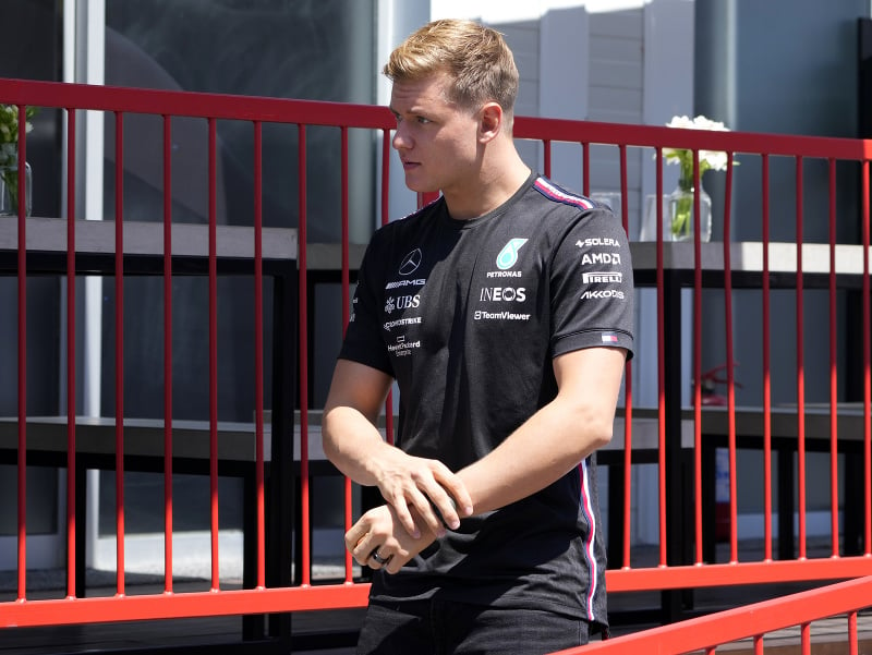 Mick Schumacher pôsobí v tejto sezóne ako rezervný jazdec v tíme Mercedes