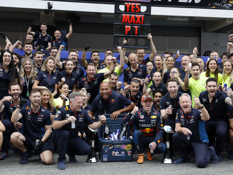 Oslavujúci Tím Red Bull Racing