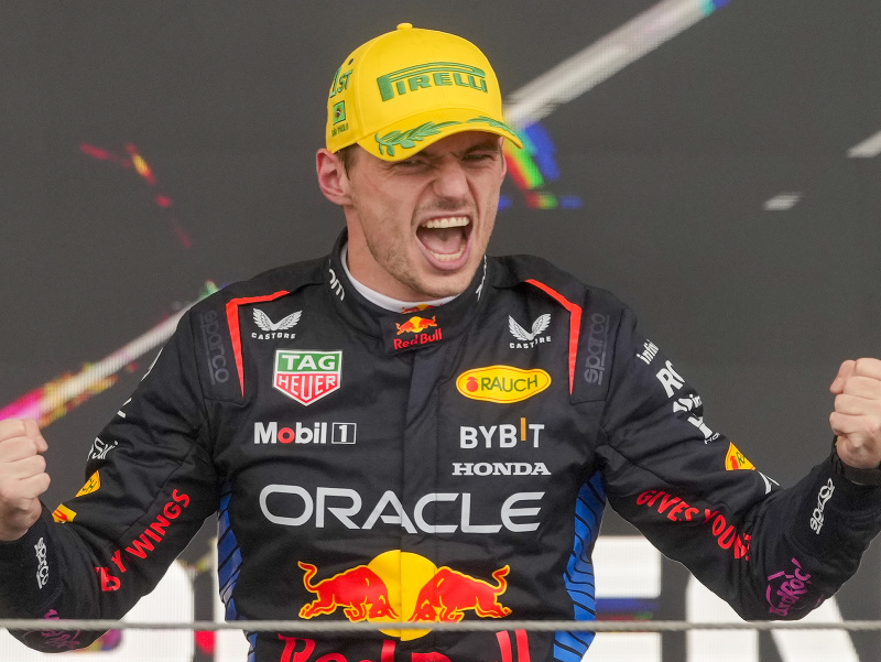 Radujúci sa Holanďan Max Verstappen