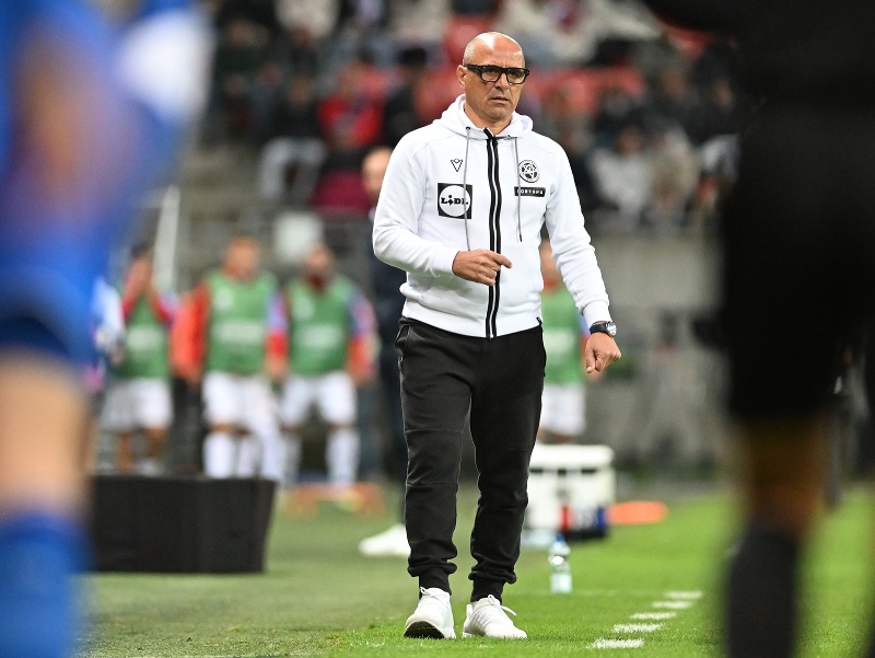 Francesco Calzona počas kvalifikačného zápasu na Majstrovstvá sveta 