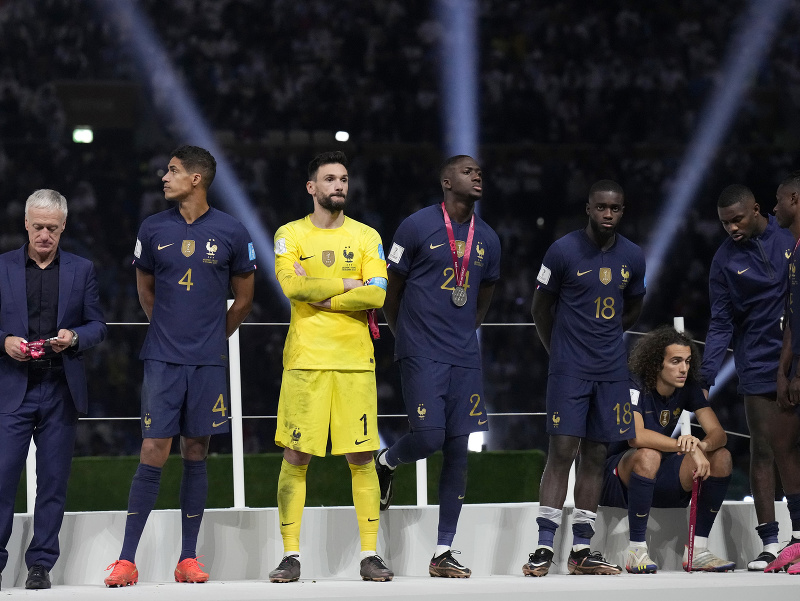 Sklamaní Francúzi po prehre vo finále MS vo futbale