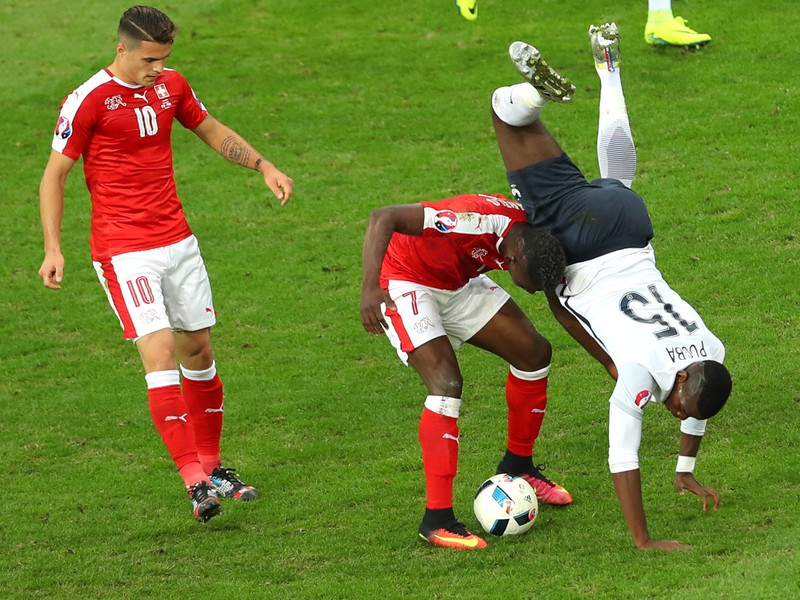 Paul Pogba v gymnastickej pozícii:)