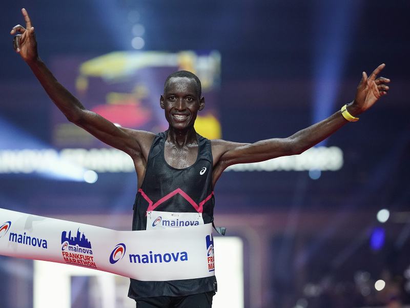 Brimin Kipkorir pri triumfe na Frankfurtskom maratóne