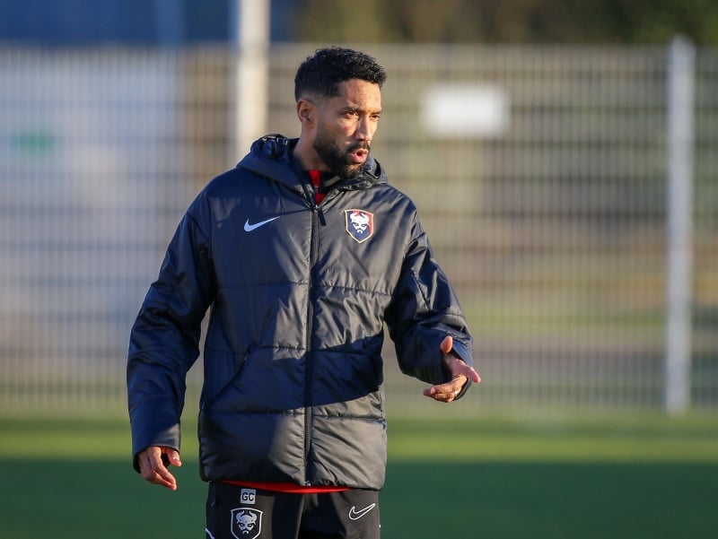 Bývalý francúzsky futbalový reprezentant Gael Clichy sa stal novým trénerom treťoligového SM Caen