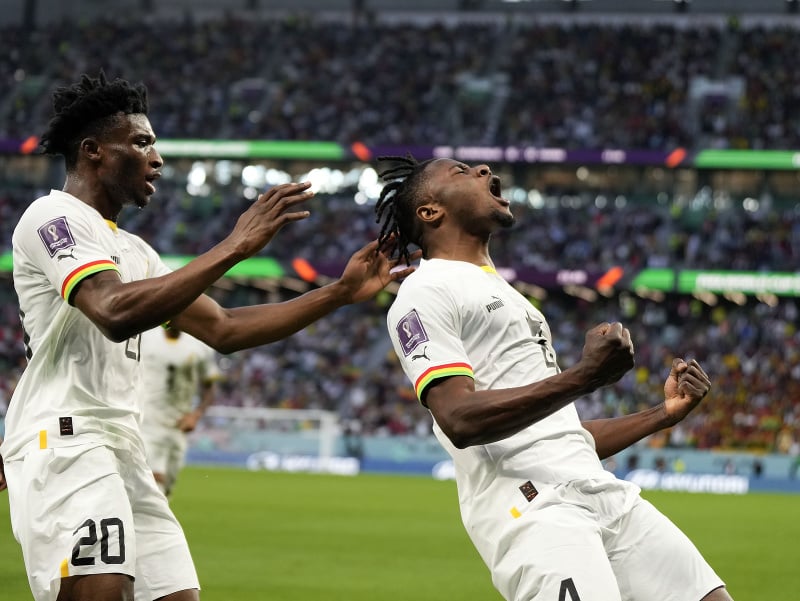 Futbalisti Ghany oslavujú gól