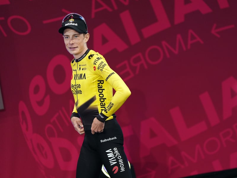 Dánsky cyklista Jonas Vingegaard z tímu Visma-Lease a Bike počas predstavenia tímov pred štartom prestížnych pretekov Giro d'Italia