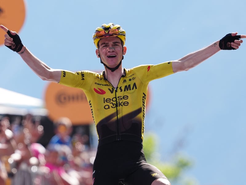 Americký cyklista Sepp Kuss triumfoval v „kráľovskej“ 19. etape pretekov Giro d'Italia.