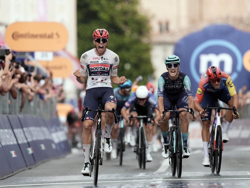 Francúz Paul Magnier zo Soudal Quick-Step vyhral 18. etapu cyklistických pretekov Giro d'Italia