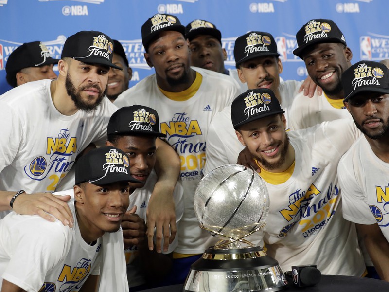 Hráči Golden State Warriors postúpili do finále play-off NBA
