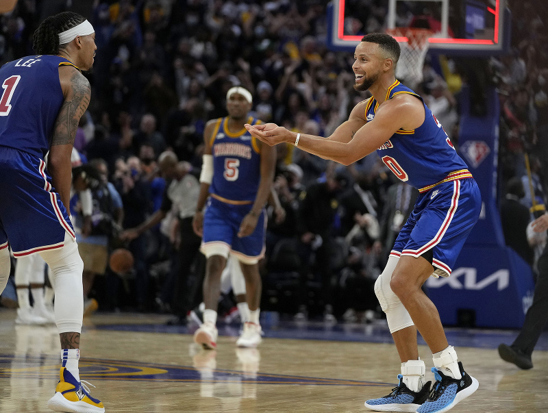  Stephen Curry a Damion Lee z Golden State Warriors