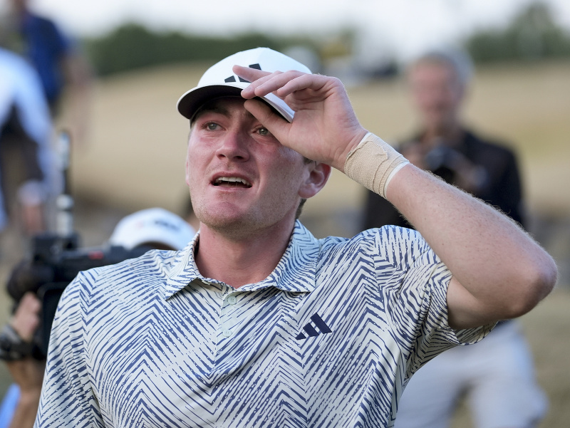 Dvadsaťročný golfista Nick Dunlap získal ako prvý amatér po dlhých 33 rokoch titul na okruhu PGA
