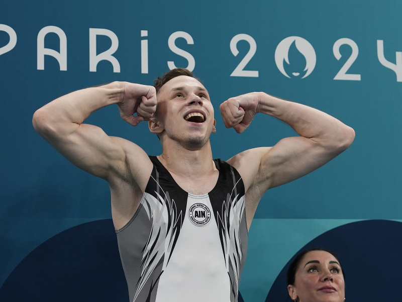 Olympijským šampiónom v skokoch na trampolíne sa v Paríži stal Ivan Litvinovič.