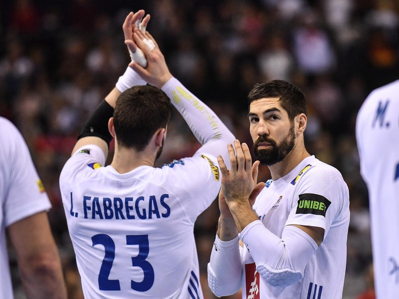 Nikola Karabatič so spoluhráčmi zdraví fanúšikov po prehre Francúzska