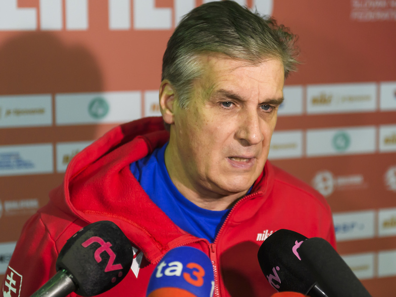 Na snímke tréner slovenskej reprezentácie v hádzanej žien Jorge Dueňas