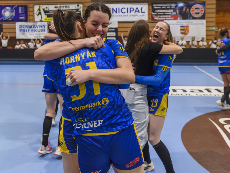 Hádzanárky HC DAC Dunajská Streda oslavujú titul 