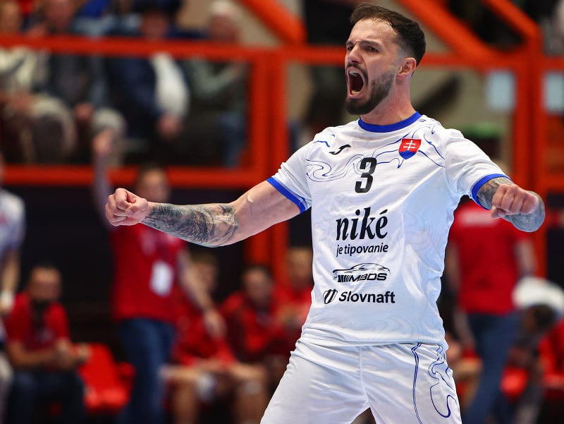 Hráč Slovenska Juraj Briatka sa raduje z gólu