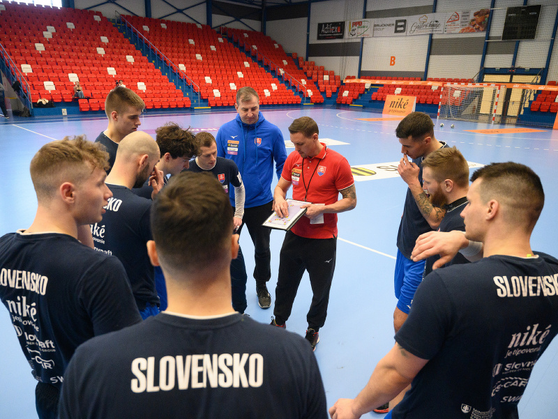 Na snímke tréning hráčov slovenskej mužskej reprezentácie v hádzanej pred zápasmi kvalifikácie na MS 2023 s Belgickom v Topoľčanoch v pondelok 14. marca 2022