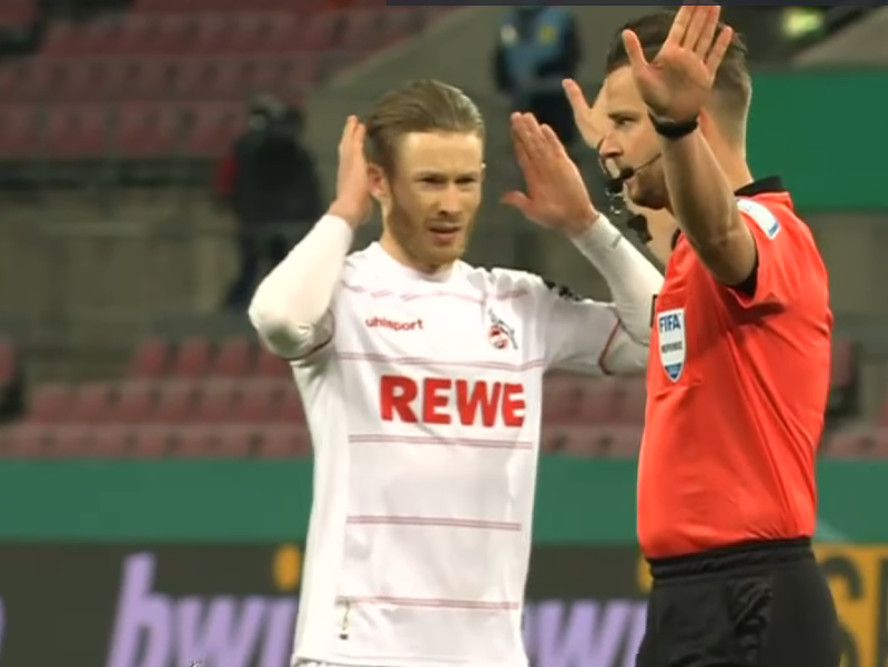 Florian Kainz reaguje po neuznanej penalte