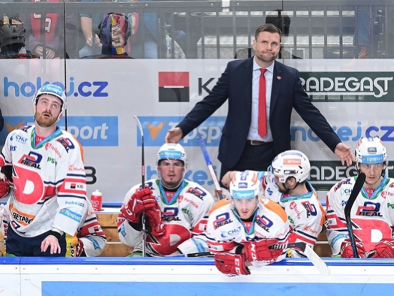 Václav Varaďa na striedačke Pardubíc