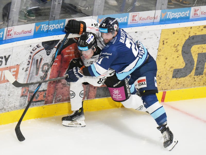 Zľava Jakub Kvietok (Košice) a Filip Bajtek (Nitra)