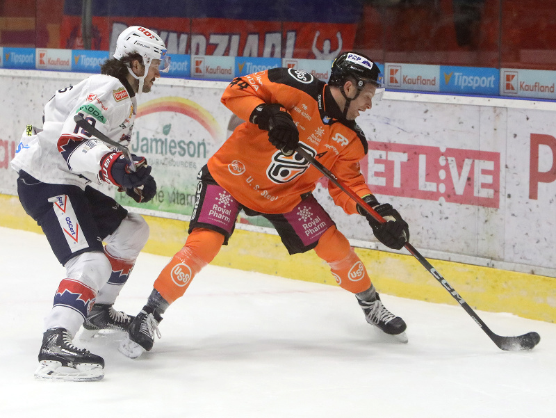 Cole Cassels (Zvolen) a Mislav Rosandič (Košice)