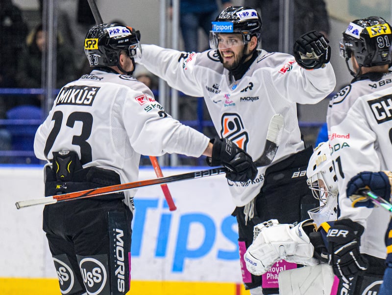 Na snímke hokejisti Košíc sa tešia z gólu počas 34. kola hokejovej Tipsport ligy