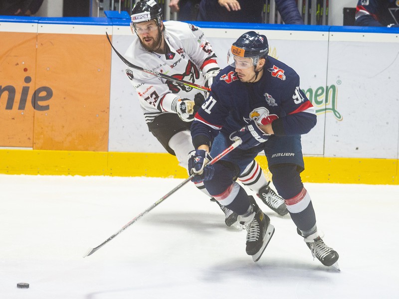 Jacob Cardwell (Banská Bystrica) a Branislav Rapáč (Slovan)