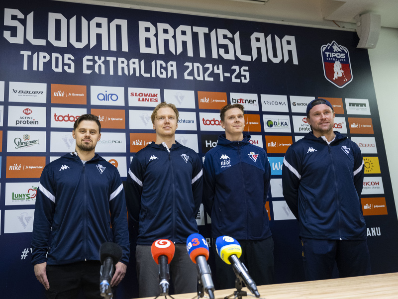 Na snímke hráči HC Slovan Bratislava, zľava Vadim Pereskokov, Jonáš Peterek, Henri Kiviaho a Jonas Ahnelov počas tlačovej konferencie
